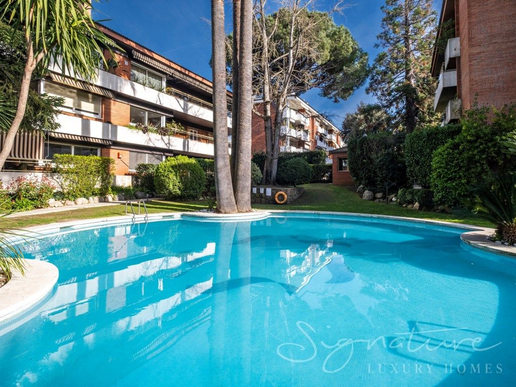 Schwimmbecken von Erdgeschoss zum Verkauf in Sant Cugat del Vallès mit Heizung, Privatgarten und Terrasse