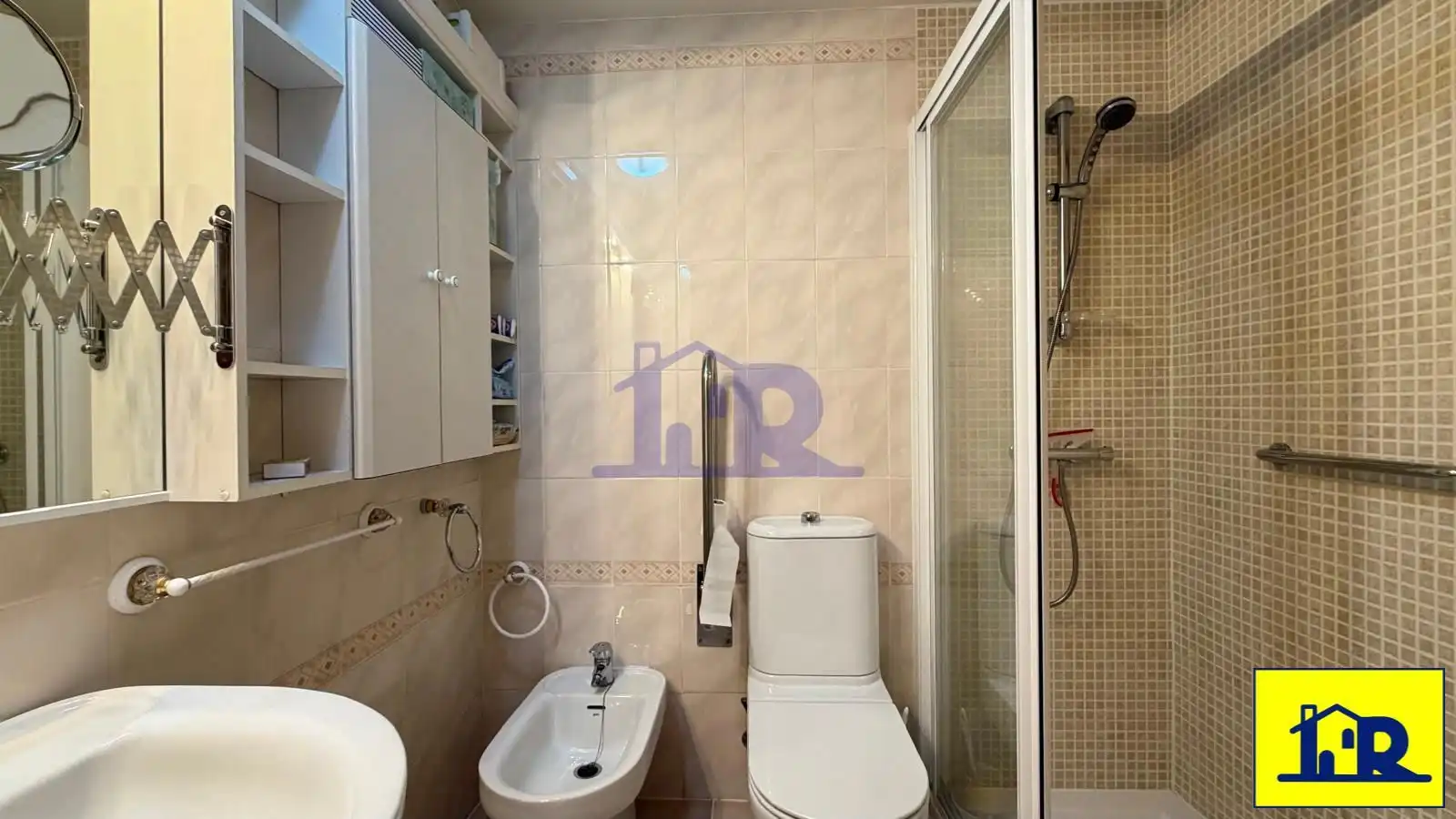 Baño de Piso en venta en Cuenca con Calefacción, Terraza y Trastero