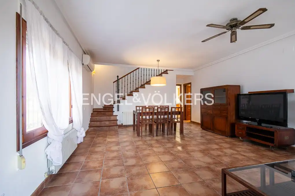 Sala de estar de Casa o chalet de alquiler en L'Eliana con Aire acondicionado, Calefacción y Jardín privado
