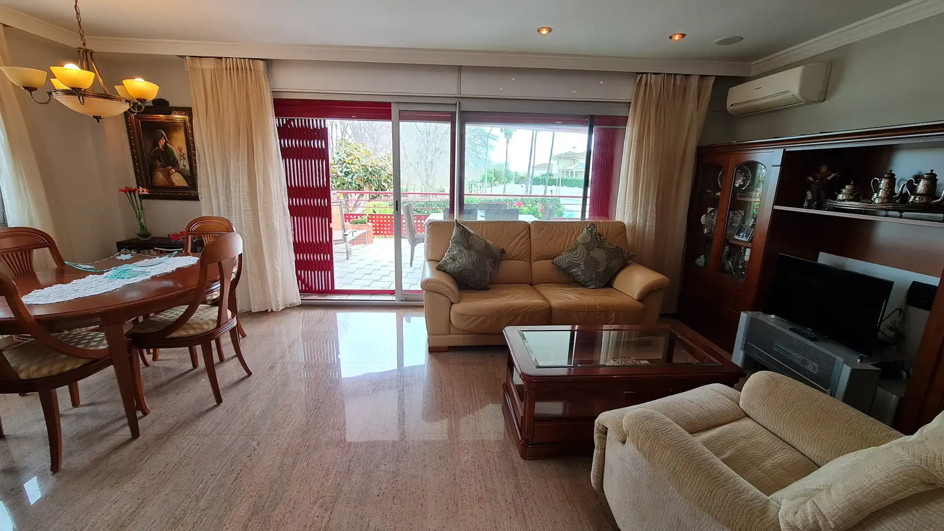 Sala d'estar de Casa o xalet en venda en Oliva amb Aire condicionat, Calefacció i Jardí privat