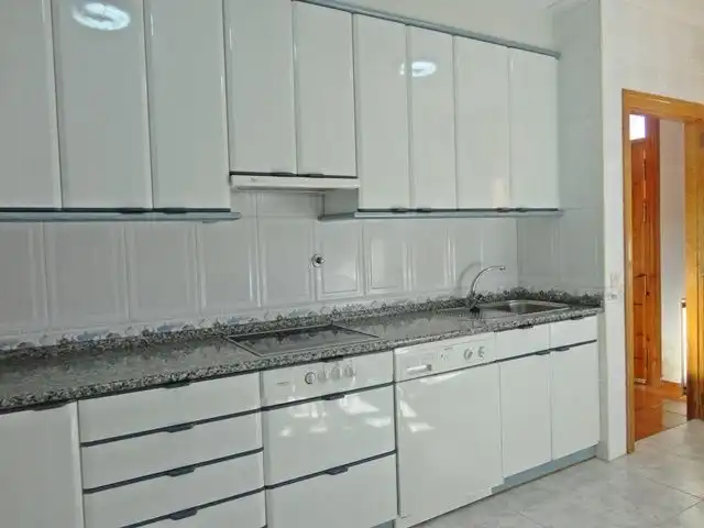 Cocina de Casa adosada en venta en Hontoria del Pinar con Calefacción, Terraza y Trastero