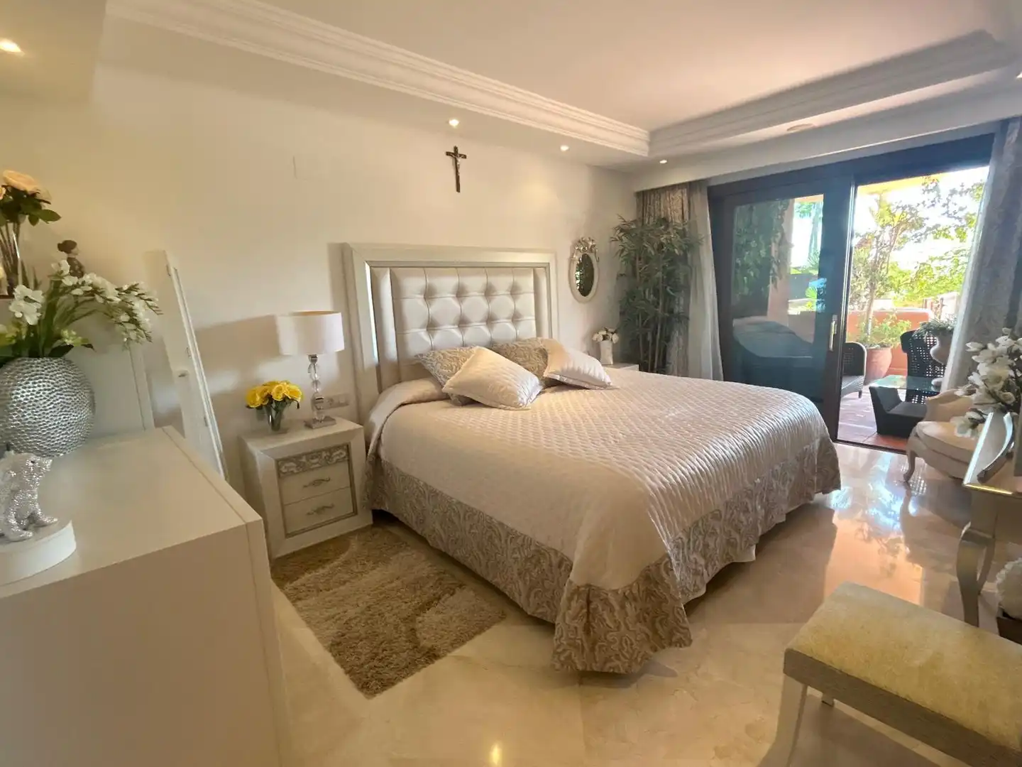 Habitación de Apartamento en venta en Estepona con Aire acondicionado, Terraza y Piscina
