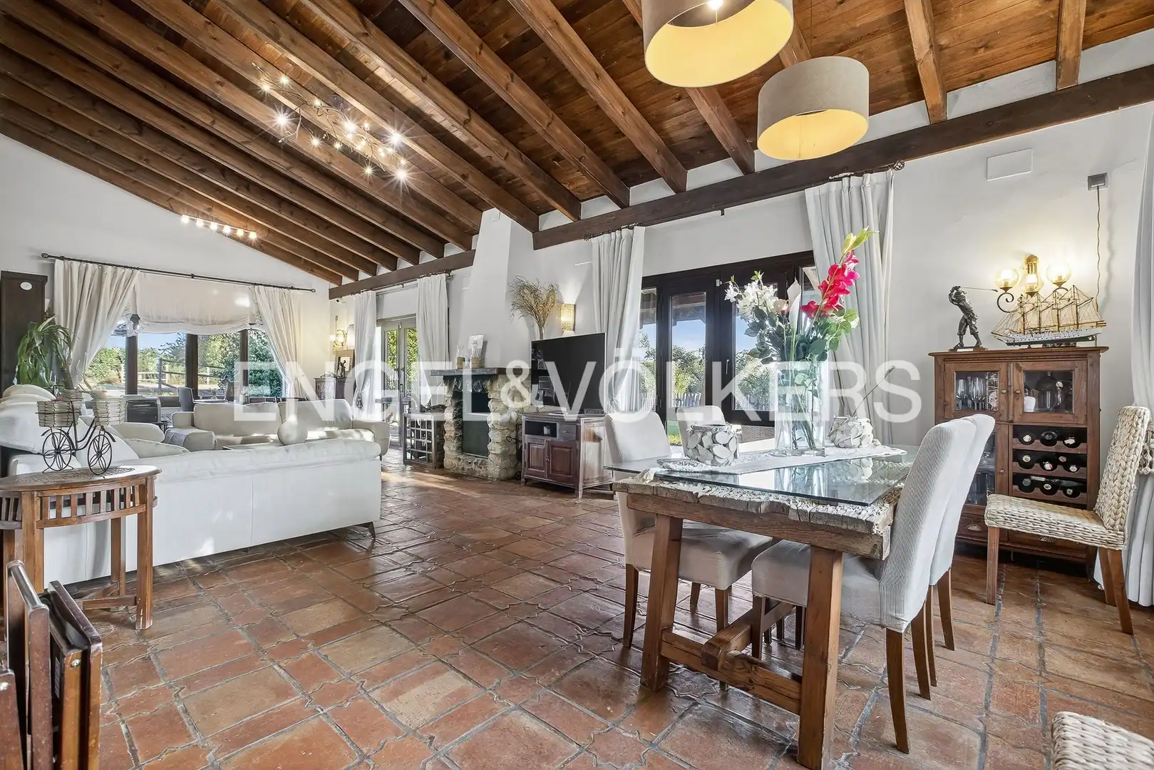 Comedor de Finca rústica de alquiler en La Puebla del Río con Aire acondicionado, Calefacción y Jardín privado