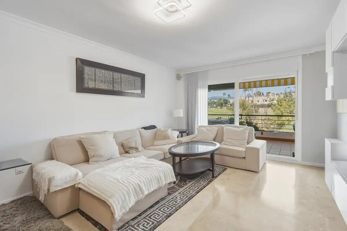 Flat with lift for sale in San Pedro de Alcántara, imagen 2