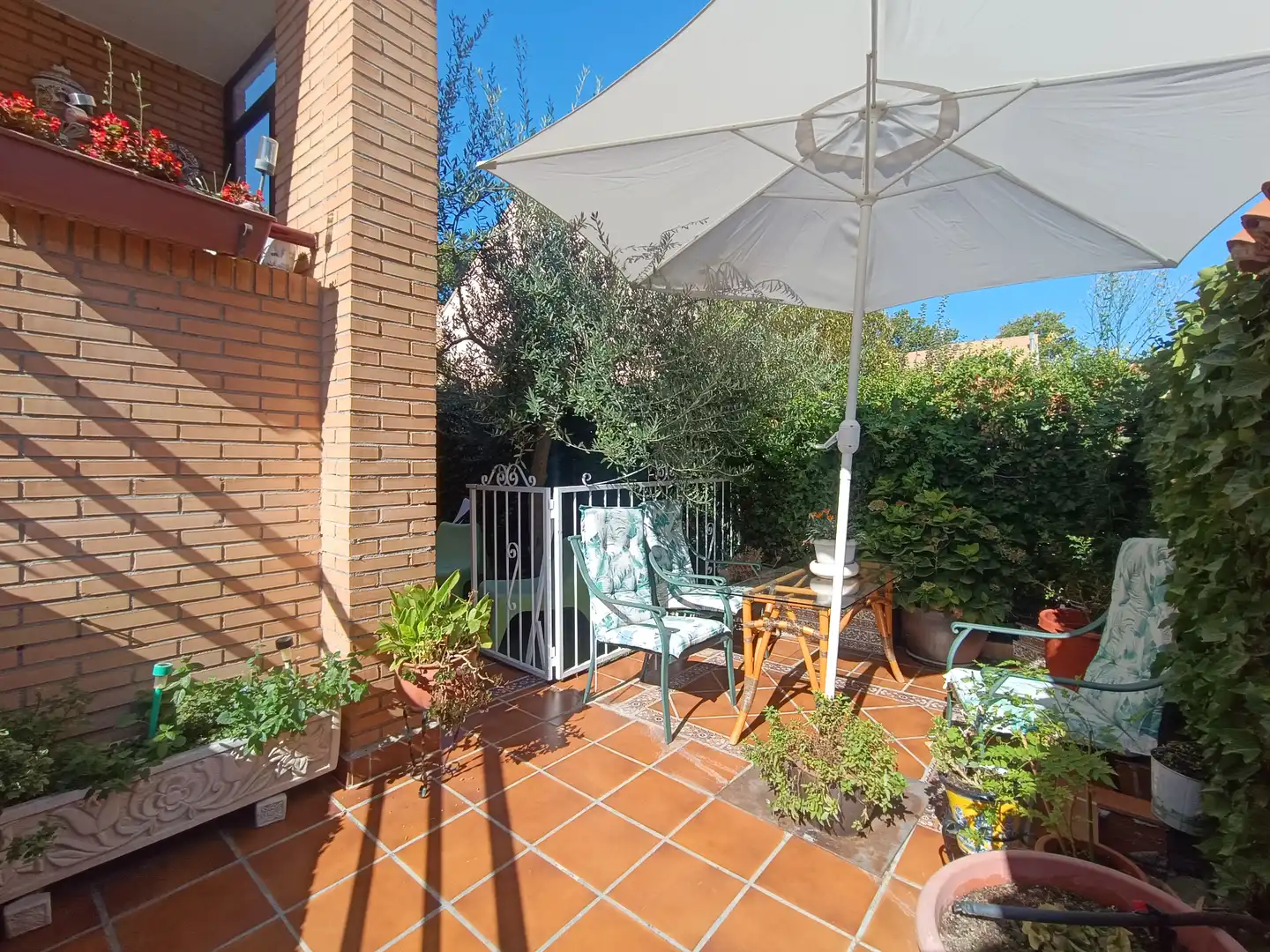 Casa adosada en venta en Valderas - Los Castillos