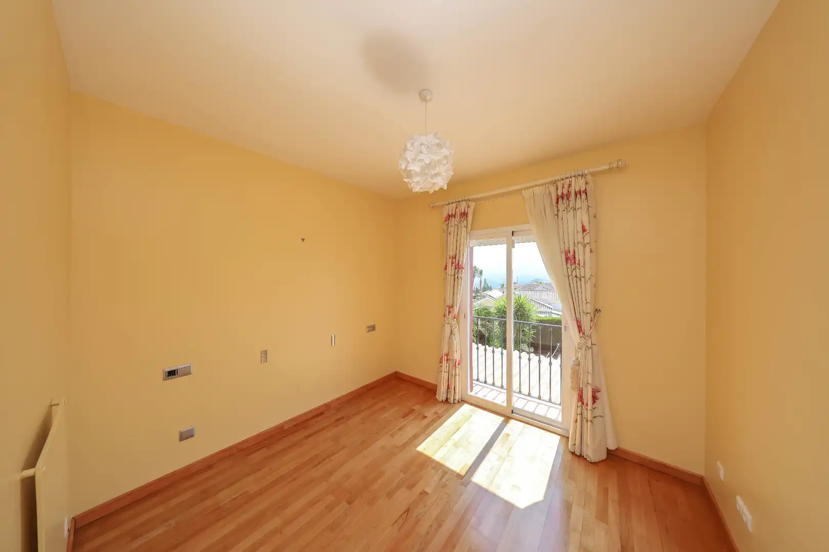 Bedroom of Houses for sale in Coín