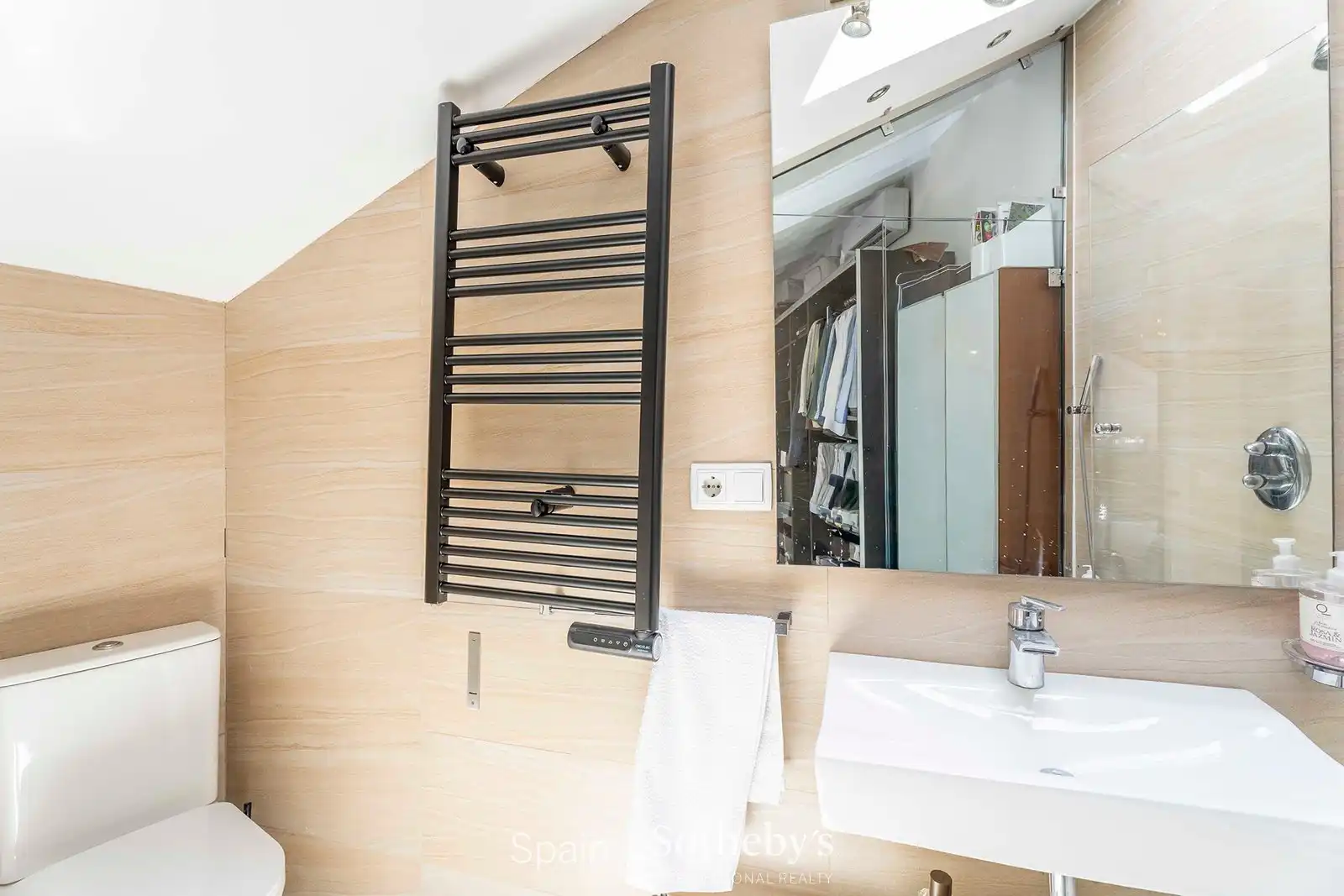 Baño de Ático de alquiler en Madrid con Aire acondicionado, Calefacción y Terraza