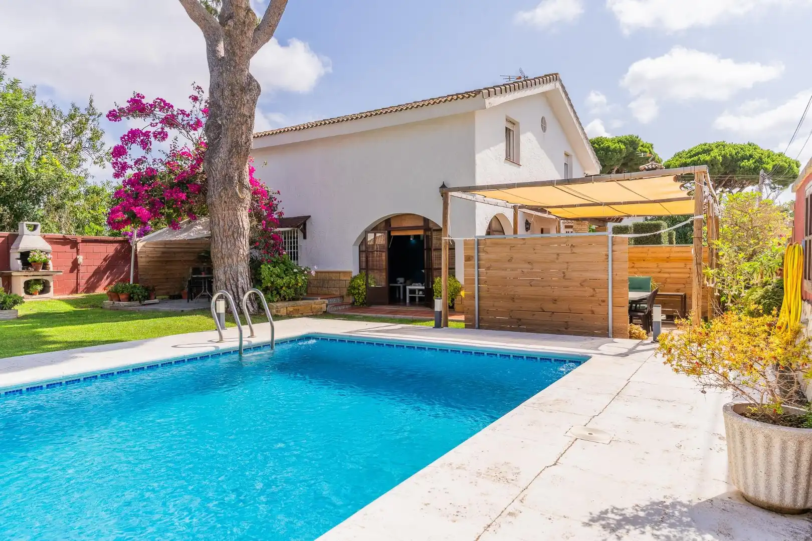 Piscina de Casa o chalet en venta en Chiclana de la Frontera con Jardín privado, Trastero y Piscina