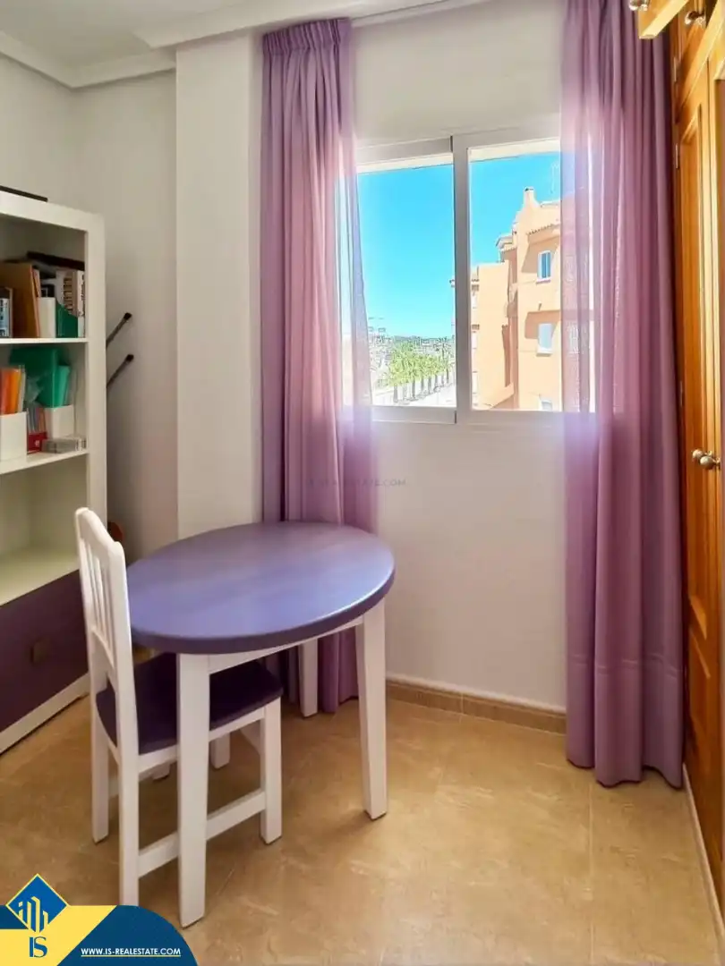 Dormitori de Àtic de lloguer en Orihuela amb Aire condicionat, Terrassa i Moblat