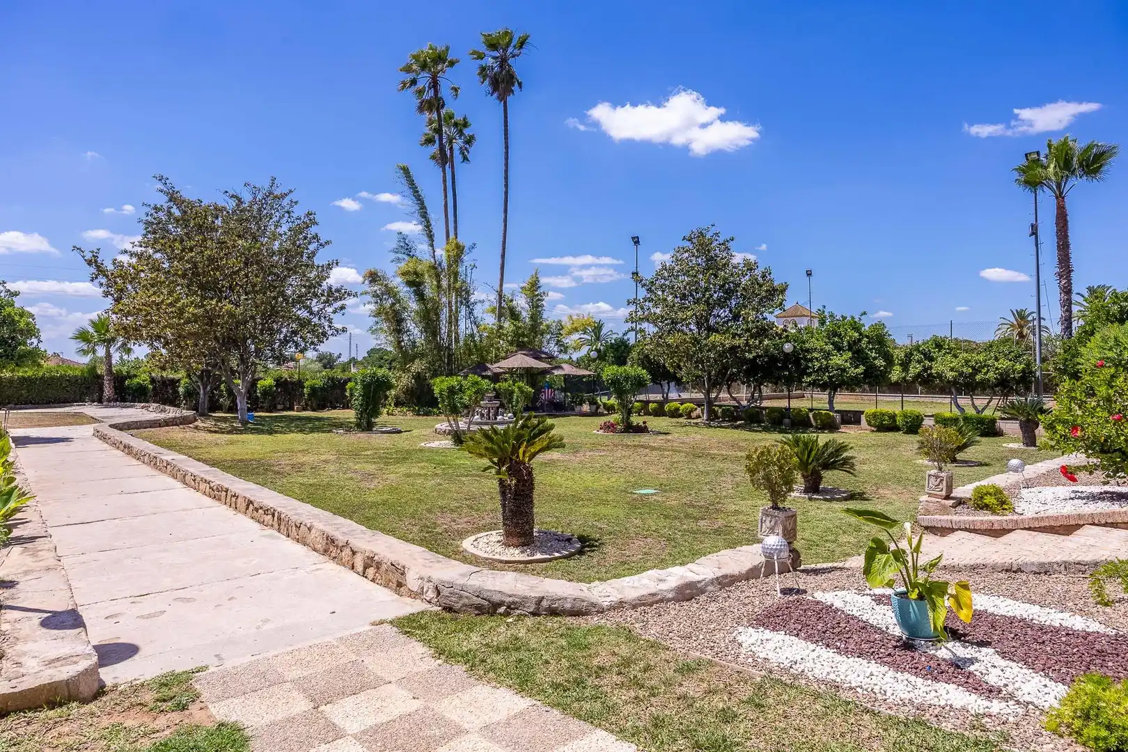 Jardí de Finca rústica en venda en Sanlúcar la Mayor amb Calefacció, Jardí privat i Terrassa