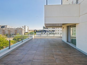 Penthouse mit Balkon zum Verkauf in Calle de Jordi Solé Tura