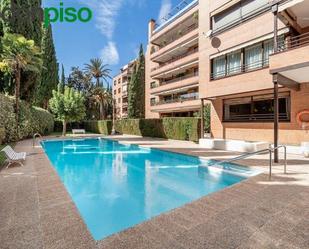 Piscina de Pis en venda en  Granada Capital amb Aire condicionat, Terrassa i Balcó