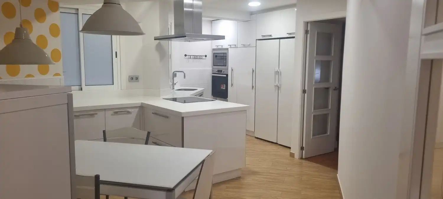 Cuina de Pis de lloguer en Vigo  amb Aire condicionat, Calefacció i Parquet