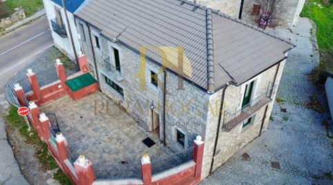 Foto 2 de Casa adosada en venda a Carretera Bayos, 1, Cabrillanes, León