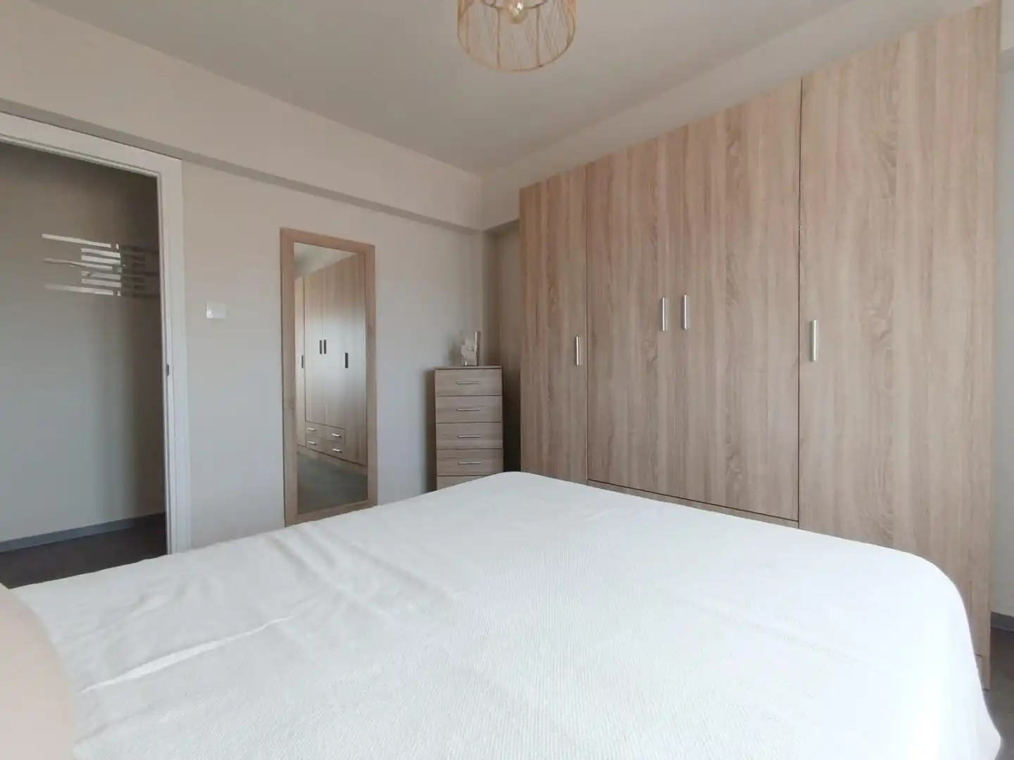 Dormitori de Apartament de lloguer en Almería amb Terrassa
