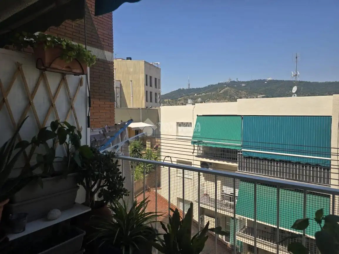 Terrassa de Pis en venda en Barcelona amb Calefacció i Balcó
