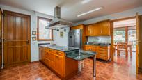 Kitchen of House or chalet for sale in Pozuelo de Alarcón  with Air Conditioner, Terrace and Swimming Pool