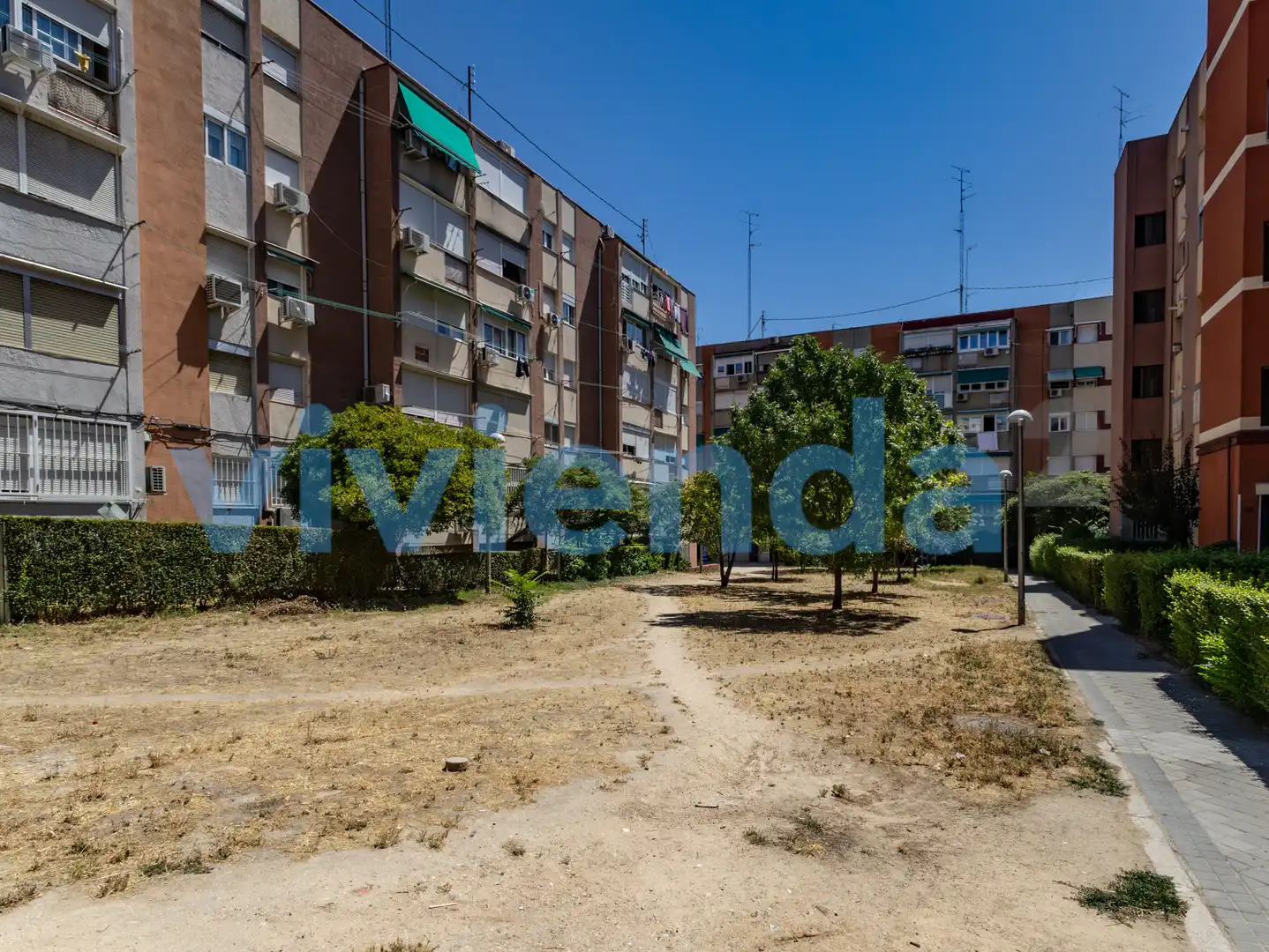 Vista exterior de Local en venda en Madrid amb Aire condicionat, Calefacció i Moblat
