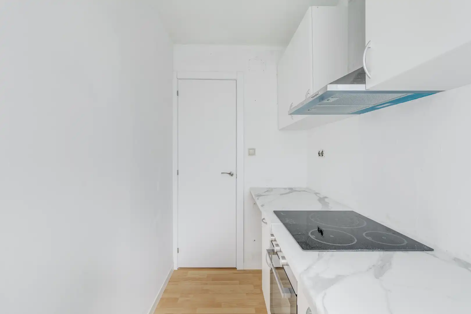 Cuina de Pis en venda en Barcelona amb Parquet i Forn