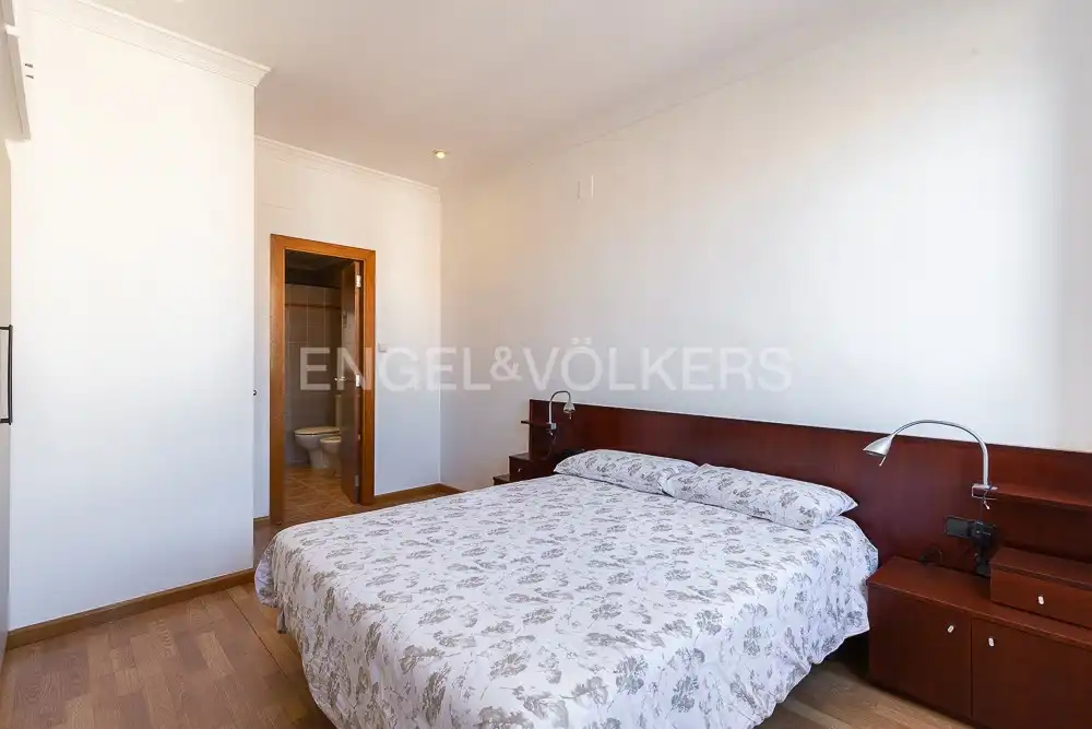 Dormitori de Pis de lloguer en Valencia amb Calefacció, Parquet i Terrassa