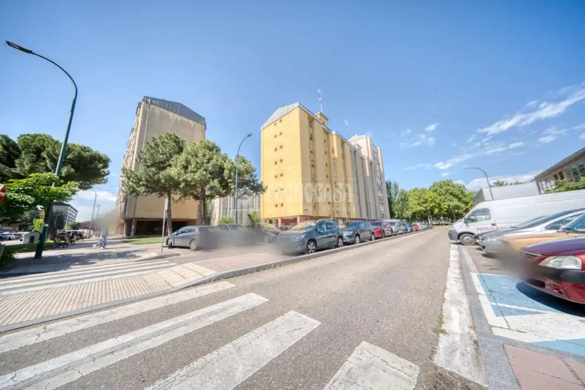 Vista exterior de Pis en venda en Valladolid amb Calefacció, Parquet i Terrassa