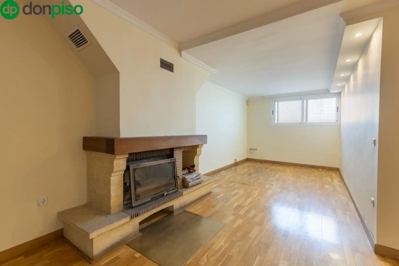 Wohnzimmer von Einfamilien-Reihenhaus zum Verkauf in Granada mit Klimaanlage, Heizung und Terrasse
