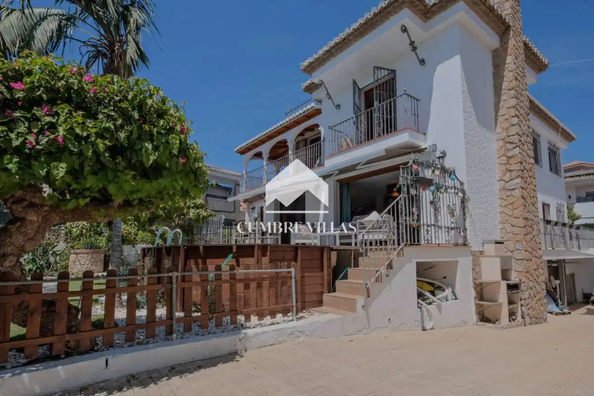Vista exterior de Casa o chalet en venta en Almuñécar con Jardín privado, Terraza y Amueblado