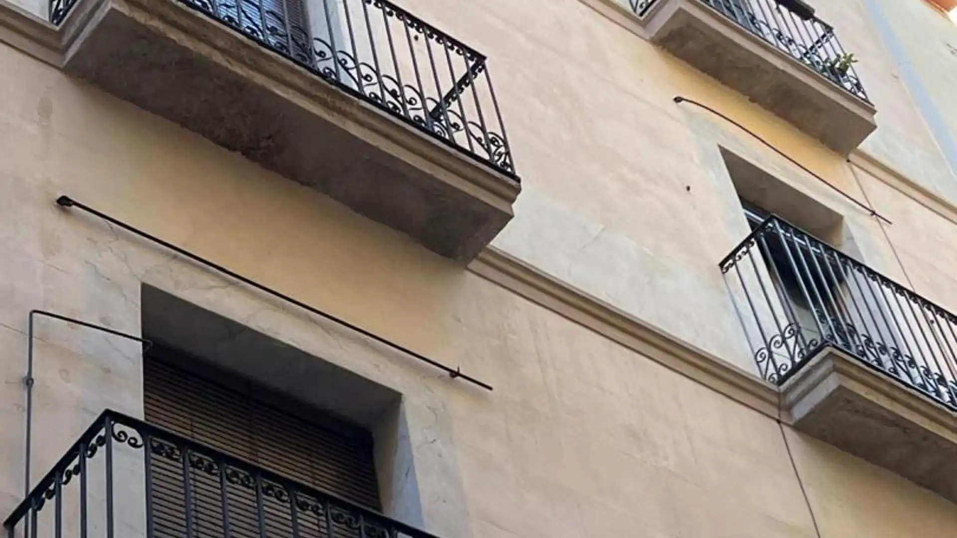Vista exterior de Piso en venta en  Barcelona Capital con Alarma