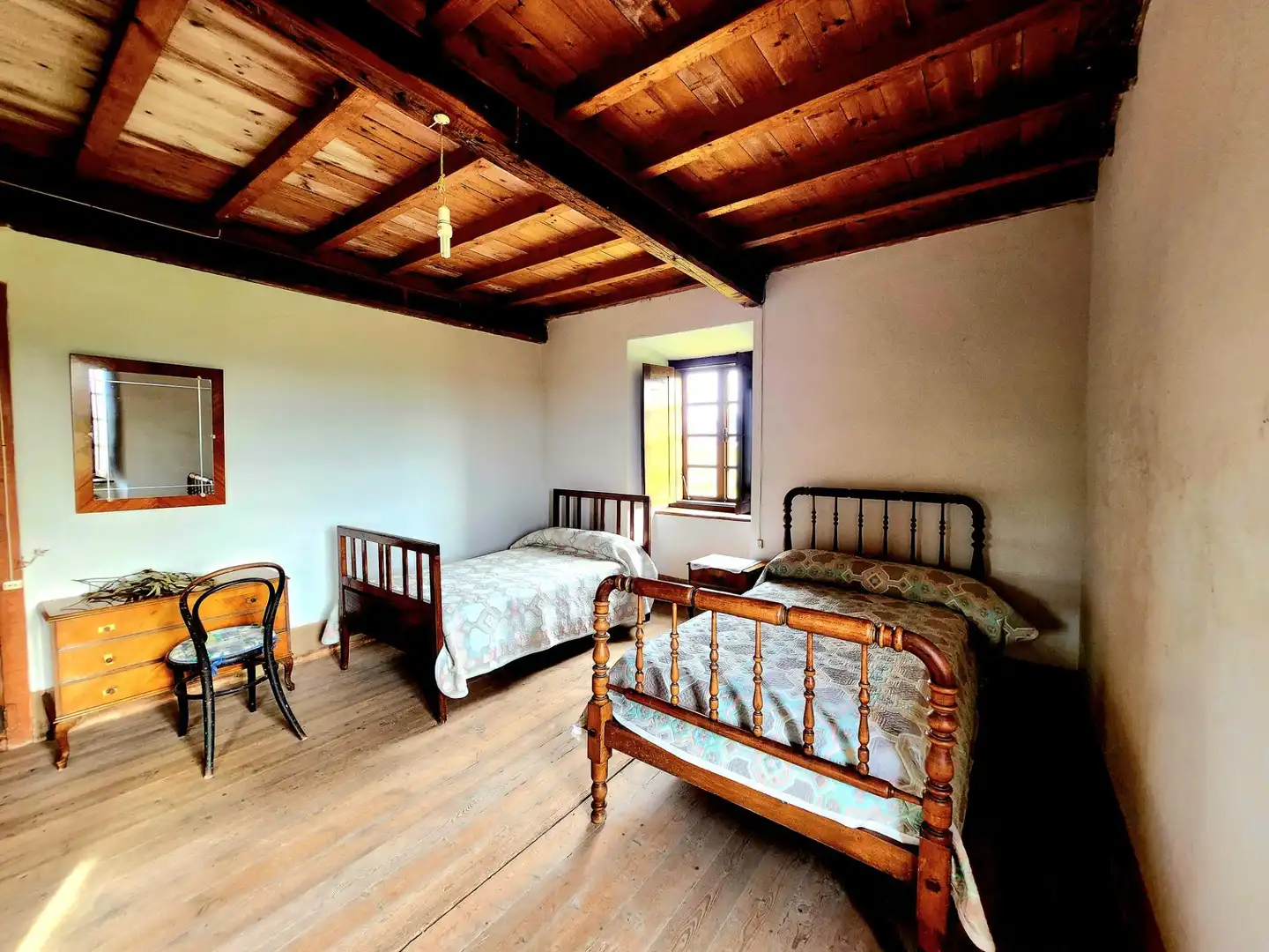 Schlafzimmer von Country house zum Verkauf in Coaña mit Privatgarten, Abstellraum und Balkon