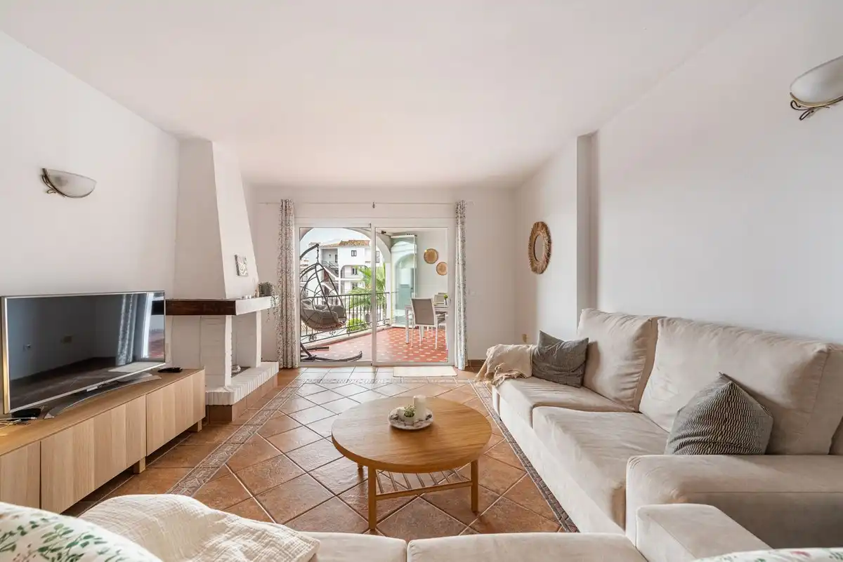 Apartamento con piscina en venta en Riviera del Sol, imagen 3