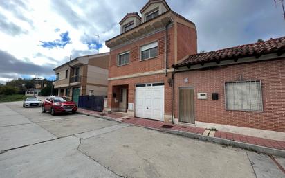 Exterior view of Single-family semi-detached for sale in Valladolid Capital  with Terrace and Balcony