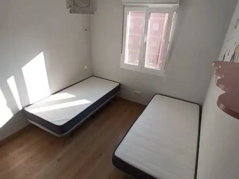 Habitación de Piso de alquiler en Santander con Parquet y Amueblado