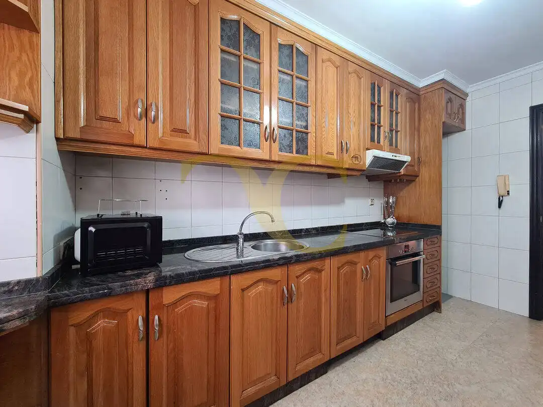 Cocina de Piso en venta en Oviedo  con Calefacción y Trastero