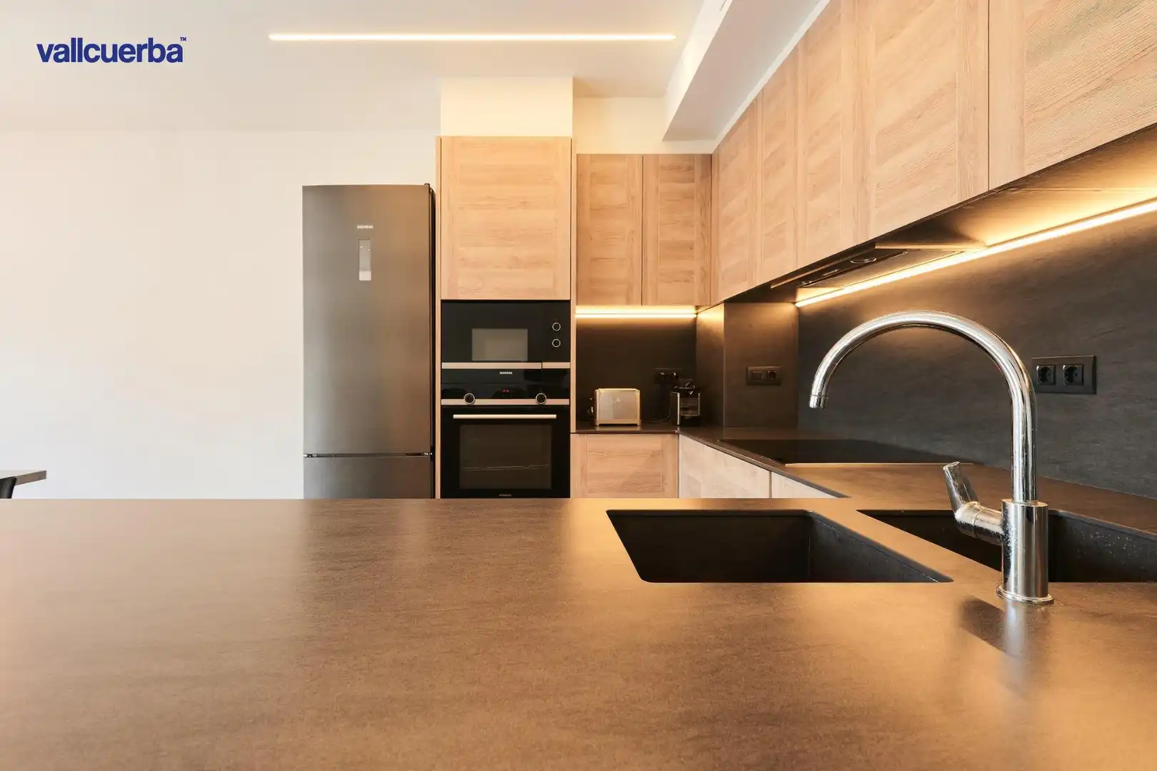 Kitchen of Flat for sale in Barcelona  with Air Conditioner, Heating and Balcony