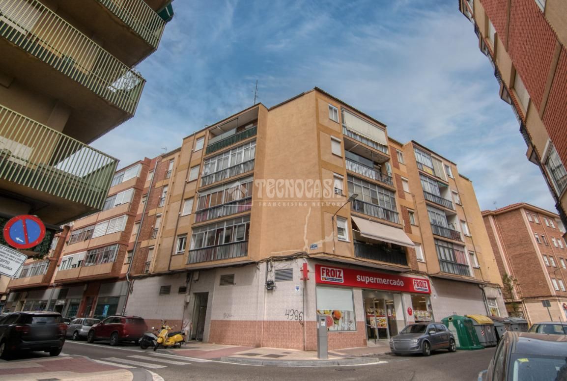 Vista exterior de Pis en venda en Valladolid Capital amb Aire condicionat, Calefacció i Terrassa