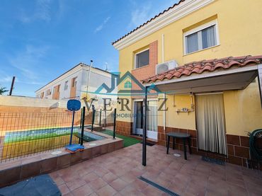 Haus mit Pool zum Verkauf in La Pueblanueva
