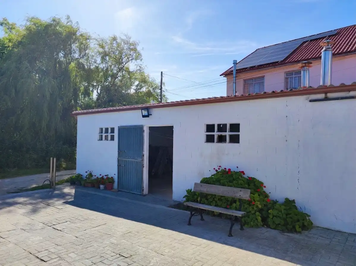 Vista exterior de Casa o xalet en venda en A Laracha   amb Calefacció, Jardí privat i Terrassa