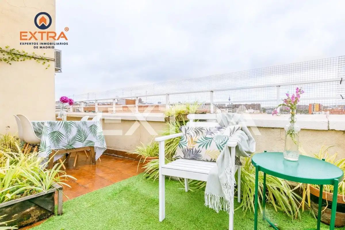 Attic for sale in Avenida Ciudad de Barcelona, Adelfas