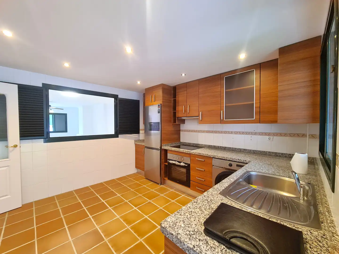 Cocina de Casa adosada en venta en Manilva con Terraza, Jacuzzi y Internet