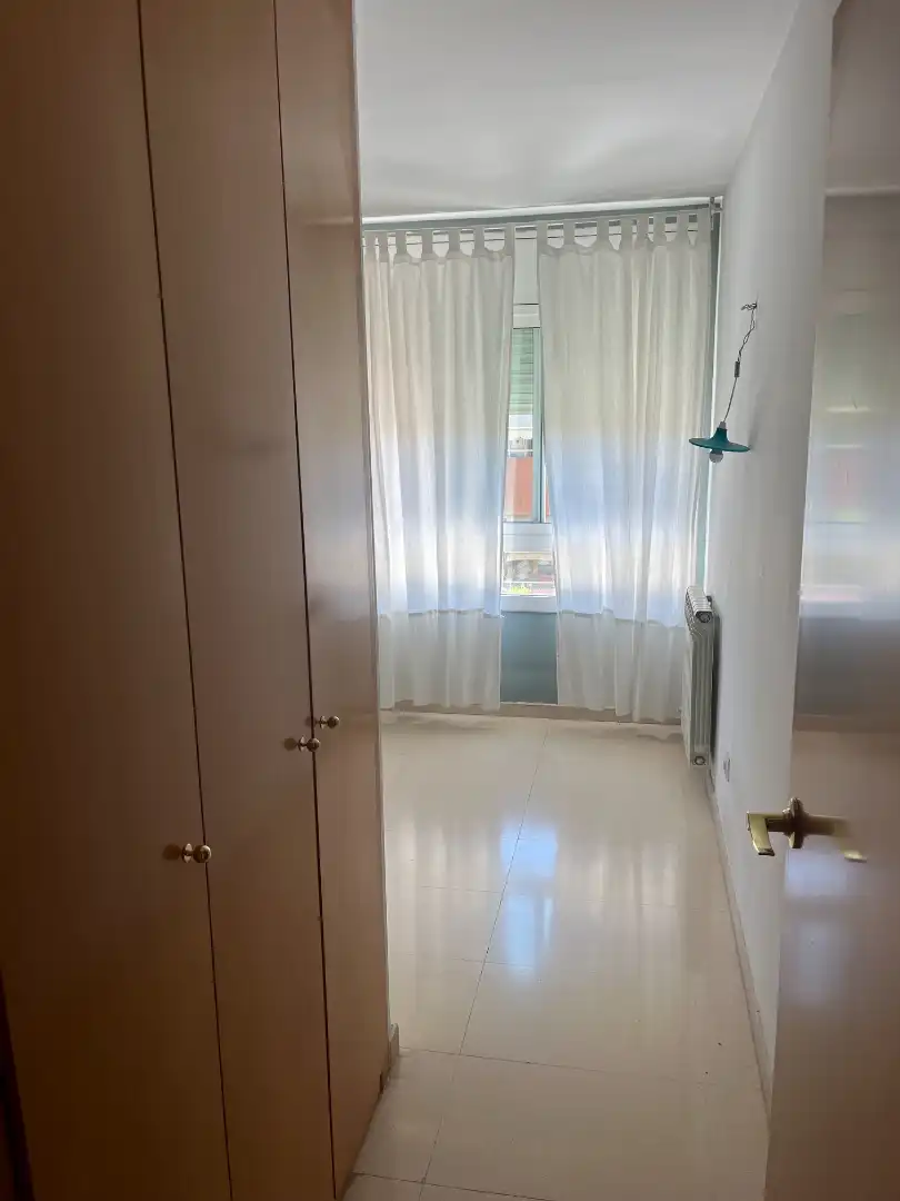 Dormitori de Pis de lloguer en Terrassa amb Aire condicionat, Calefacció i Jardí privat