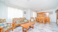 Sala d'estar de Casa adosada en venda en Fuenlabrada amb Terrassa