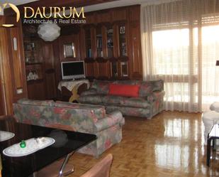 Living room of Flat for sale in  Madrid Capital  with Air Conditioner, Heating and Storage room