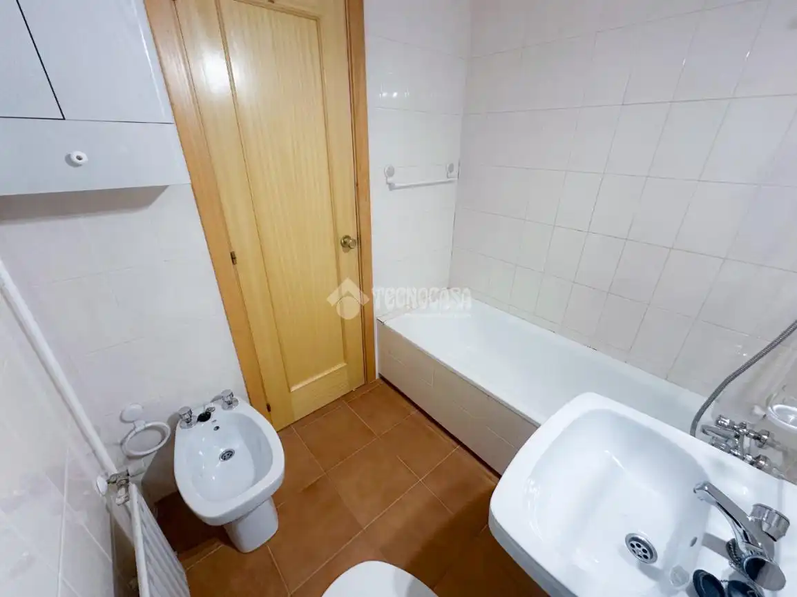 Badezimmer von Einfamilien-Reihenhaus zum Verkauf in Collado Villalba mit Heizung, Abstellraum und Alarm