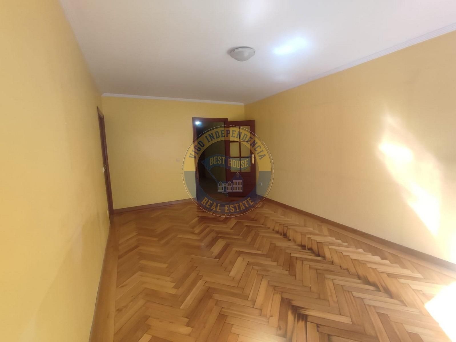 Flat for sale in  MENENDEZ PELAYO, Camelias - Pi y Margall