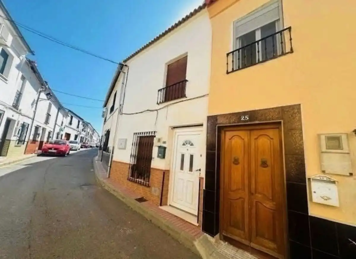 Vista exterior de Casa adosada en venda en Fuente de Piedra amb Terrassa