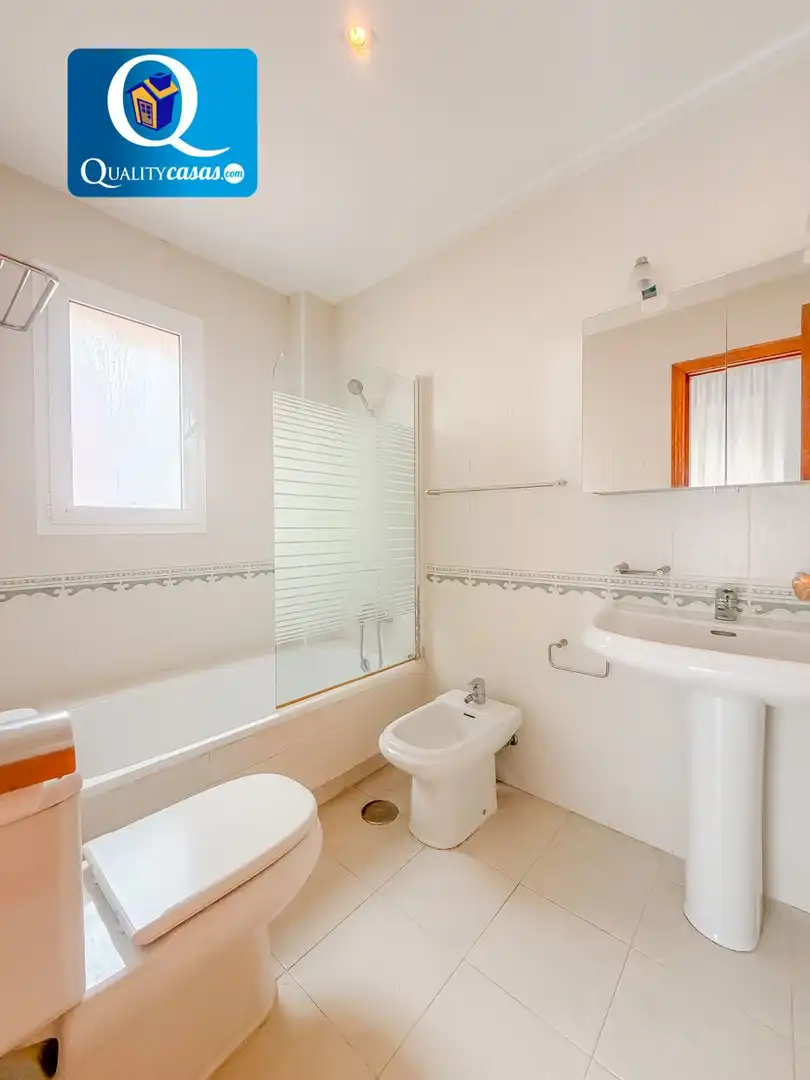 Badezimmer von Haus oder Chalet zum Verkauf in Mutxamel mit Klimaanlage, Terrasse und Gemeinschaftspool