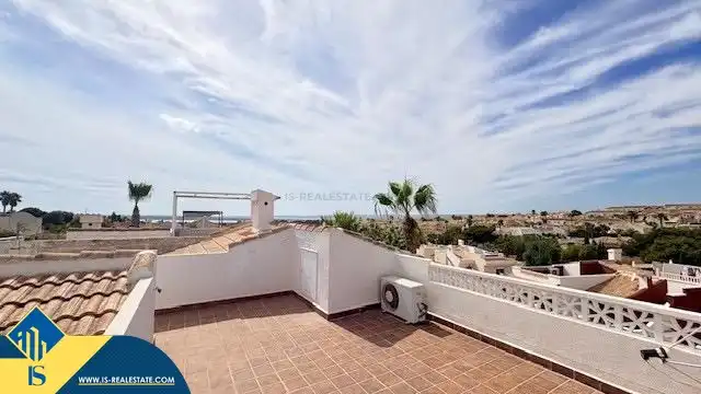 Vista exterior de Casa o xalet en venda en Rojales amb Jardí privat, Terrassa i Moblat