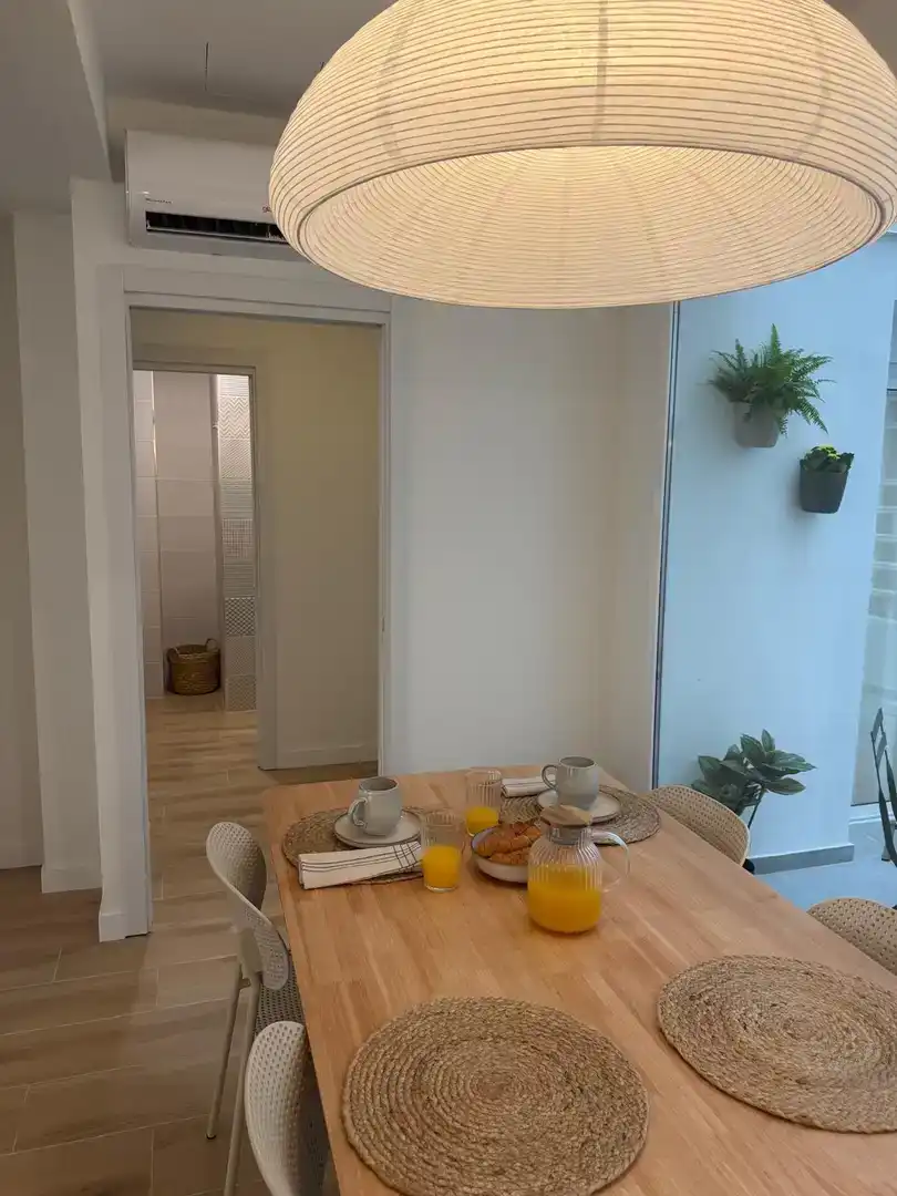 Esszimmer von Erdgeschoss zur Miete in Sueca mit Klimaanlage, Parkett und Möbliert