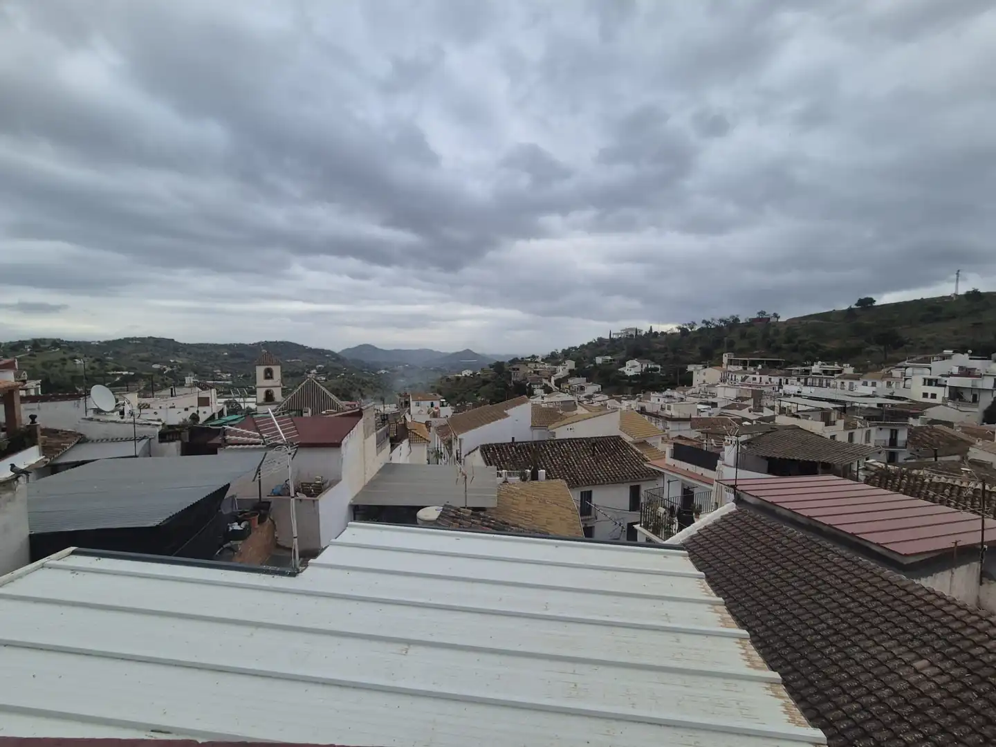 Exterior view of Houses for sale in Guaro  with Air Conditioner, Terrace and Furnished
