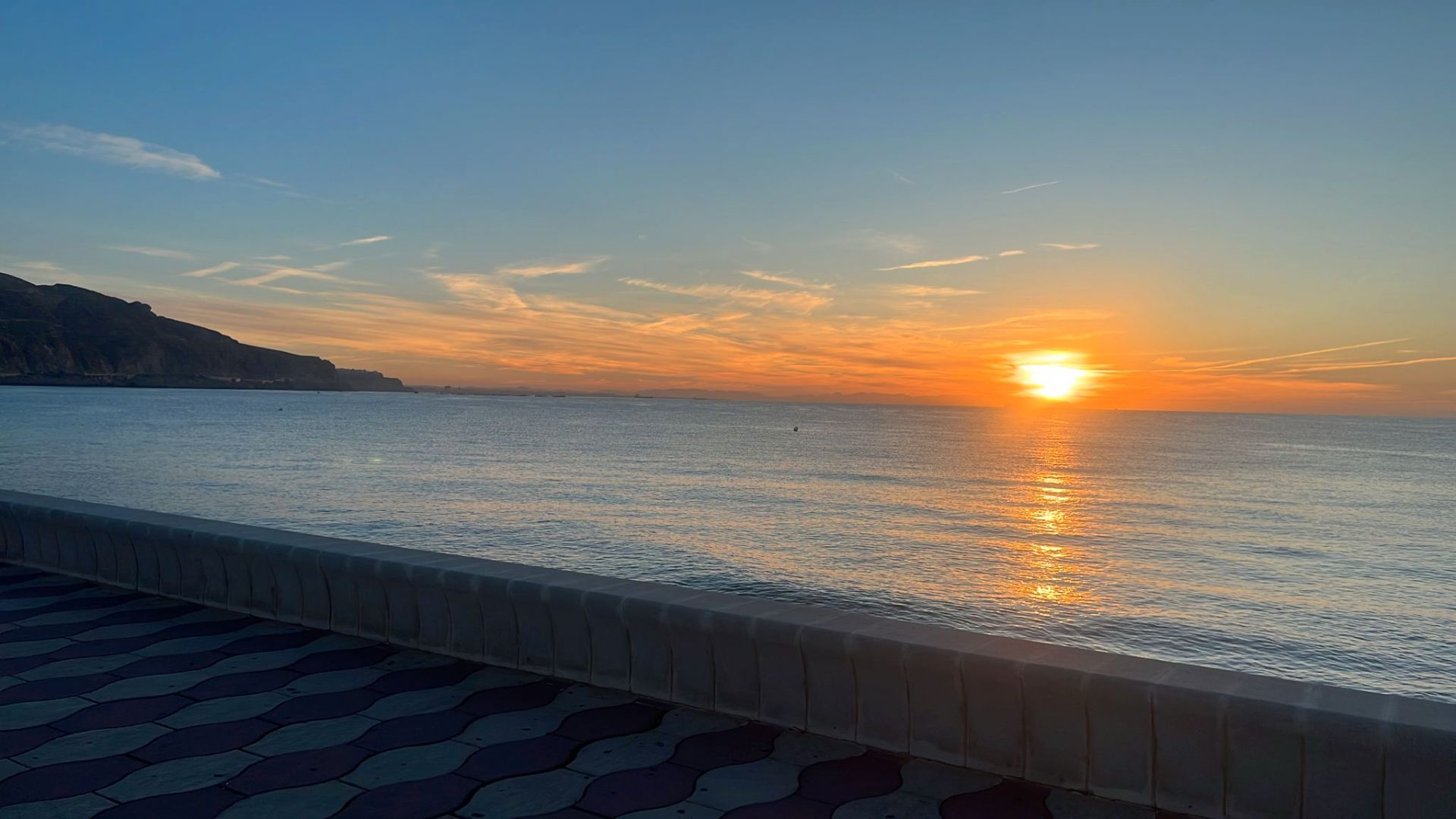 Vista exterior de Pis en venda en  Almería Capital amb Aire condicionat, Terrassa i Traster